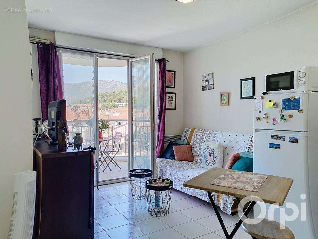 à vendre sur TOULON OUEST Appartement de type 2 avec balcon et parking privé en sous sol - photo 2