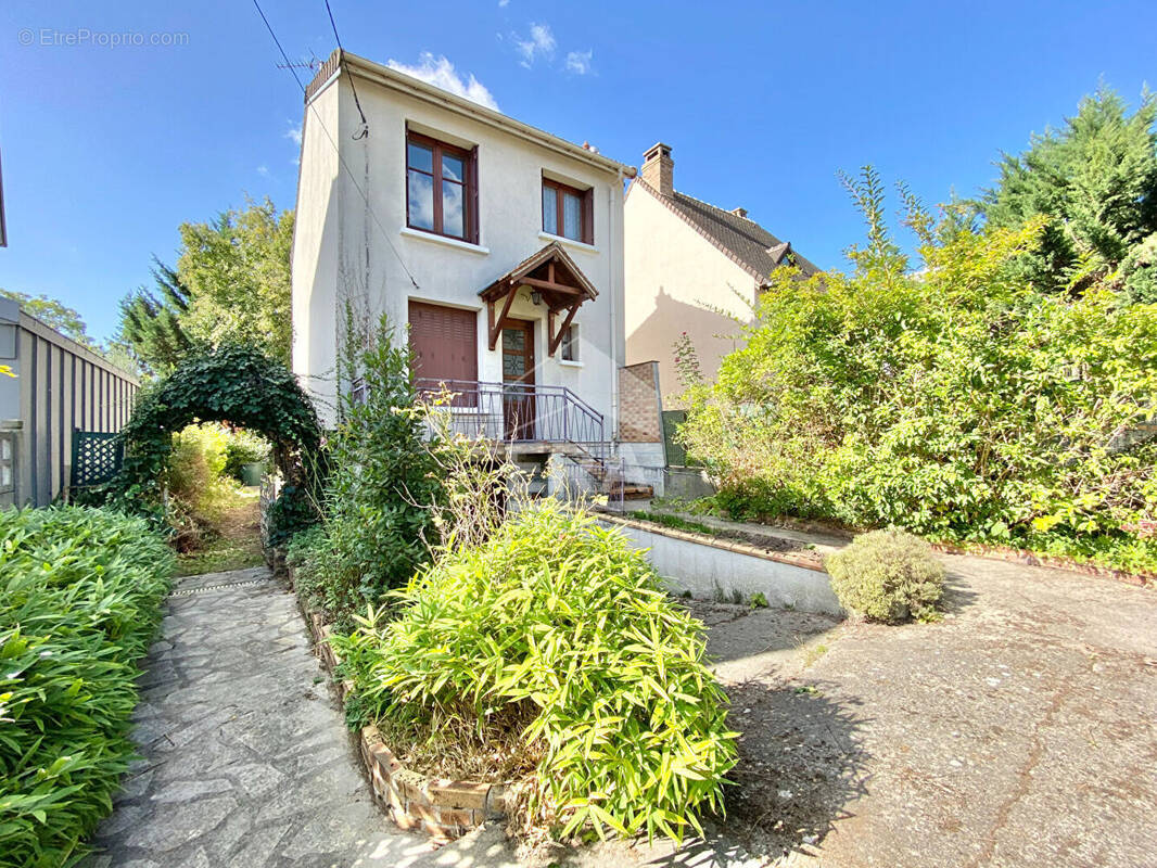 Maison à SARTROUVILLE