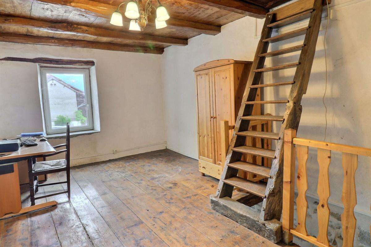 Maison à CREYS-MEPIEU