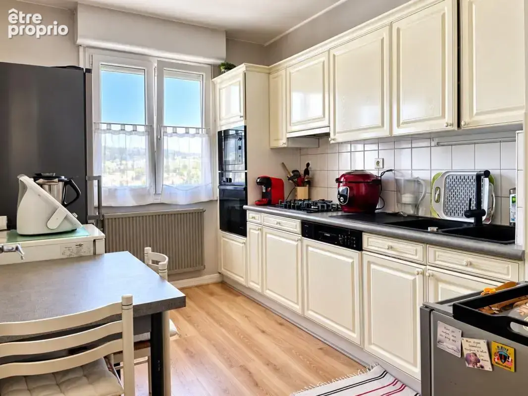Appartement T4 de 93 m², Clermont-Ferrand – Fontgiève  dernier étage, vue dégagée, box - photo 4