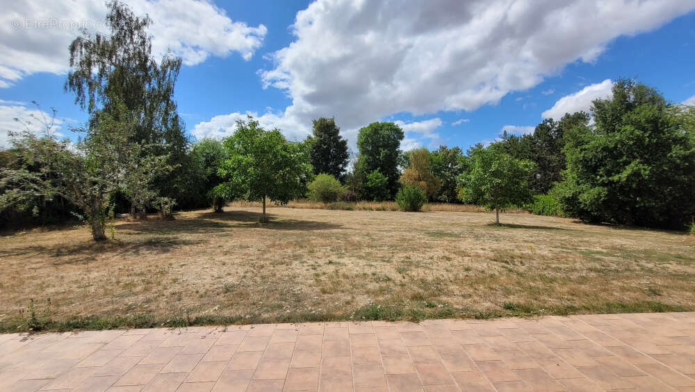 Ensemble immobilier composé de 2 logements (135 et 57 m² )  6 ch. terrain de 4480m² clos - photo 2