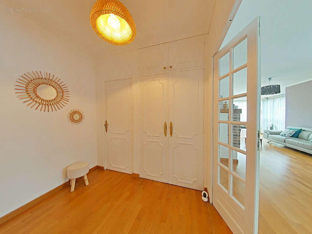 Appartement à FONTENAY-LE-FLEURY