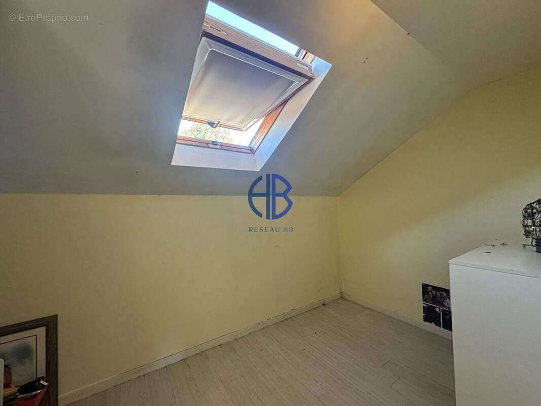 maison mitoyenne sur deux niveaux avec terrain - photo 12