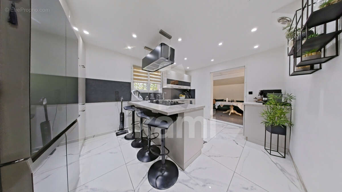 Maison à GILLY-SUR-ISERE