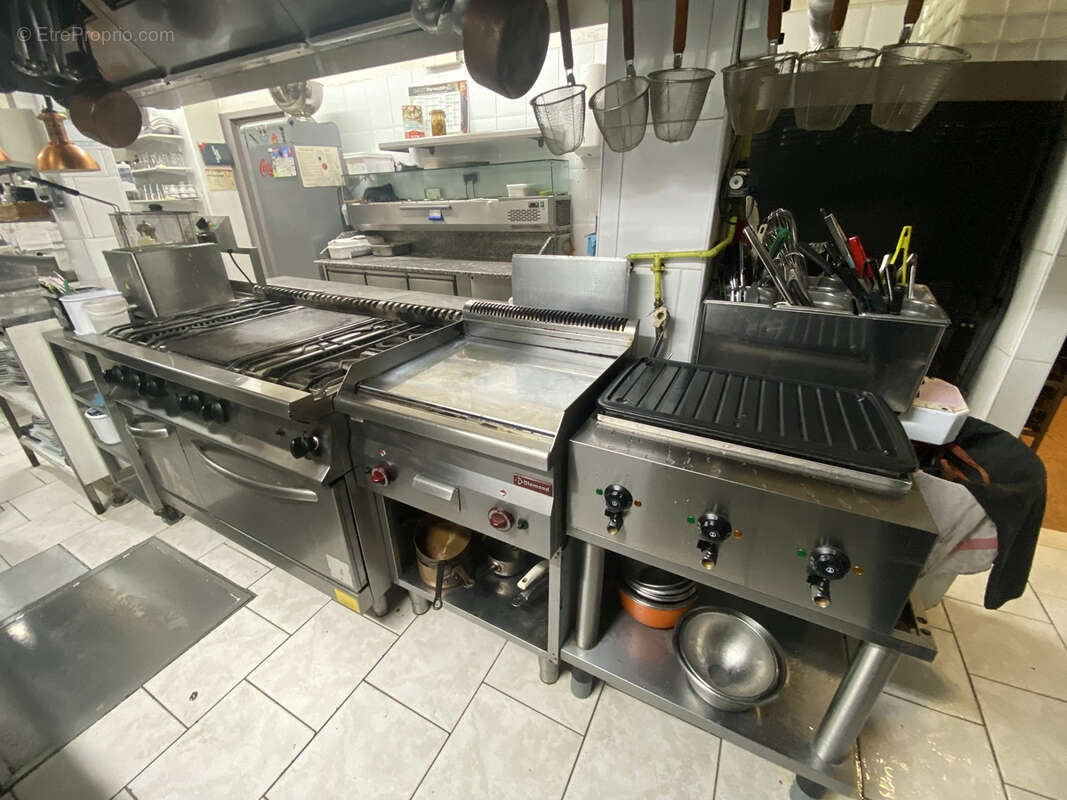 Commerce à SAINT-CYR-SUR-MER