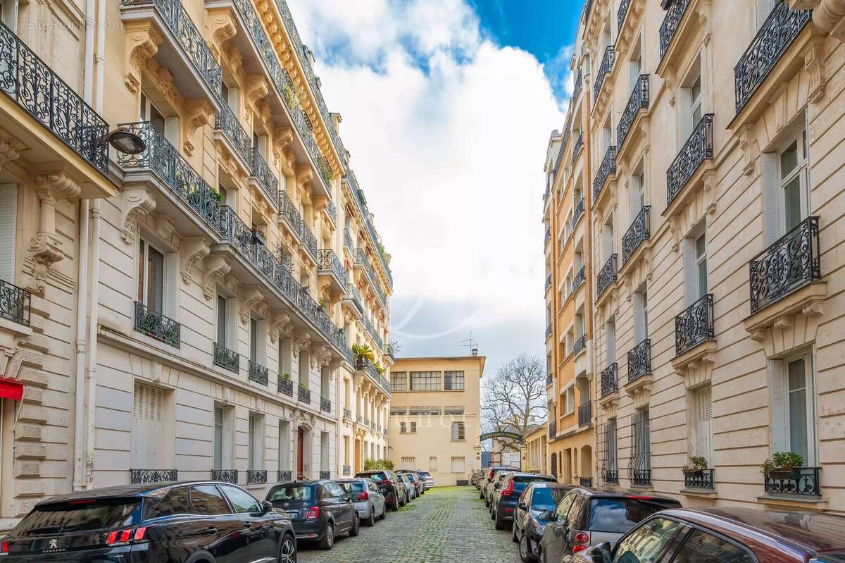 Appartement à PARIS-16E