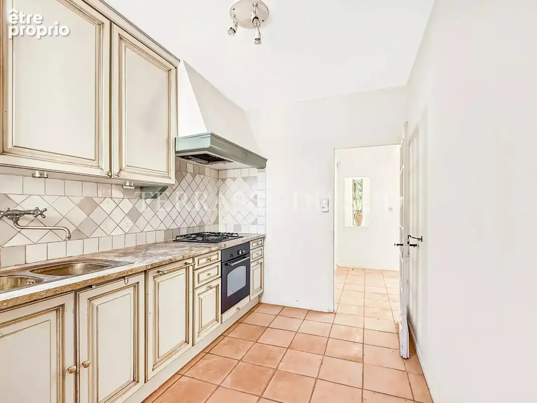 Vente Maison 10 Pièces de 229 m2 sur Parcelle de 2 558 m2 avec Terrasses, Piscine, Garages, au Calme Absolu - Puyricard - Aix en - photo 13