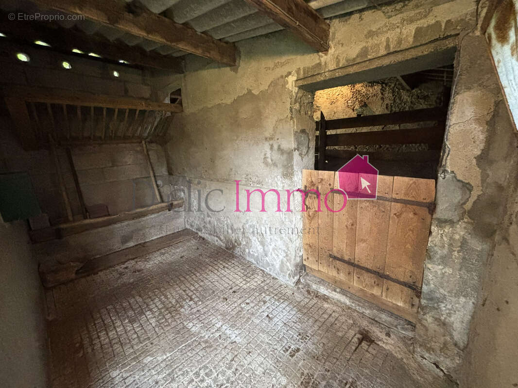 Soullans - maison 2 chambres en campagne   terrain 1,6 ha   grange et dépendances - photo 12