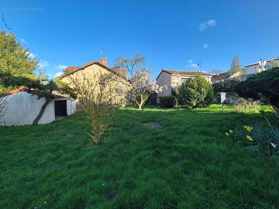 Terrain à VILLEBON-SUR-YVETTE