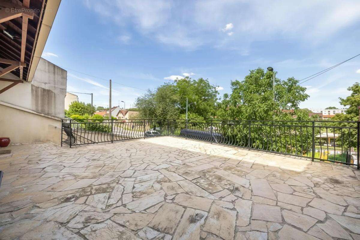 Maison de 9 pièces de 450 m² à Noisy-le-Sec - photo 16