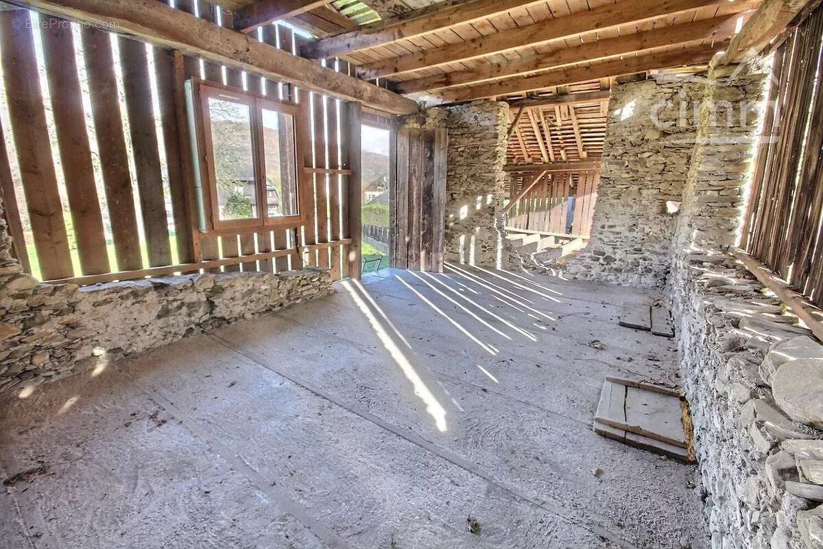 A vendre grange sur terrain de 1170 m2 villard leger 73390 - photo 13