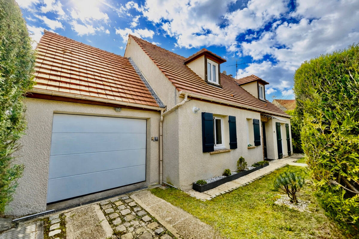 Maison à LA CHAPELLE-EN-SERVAL