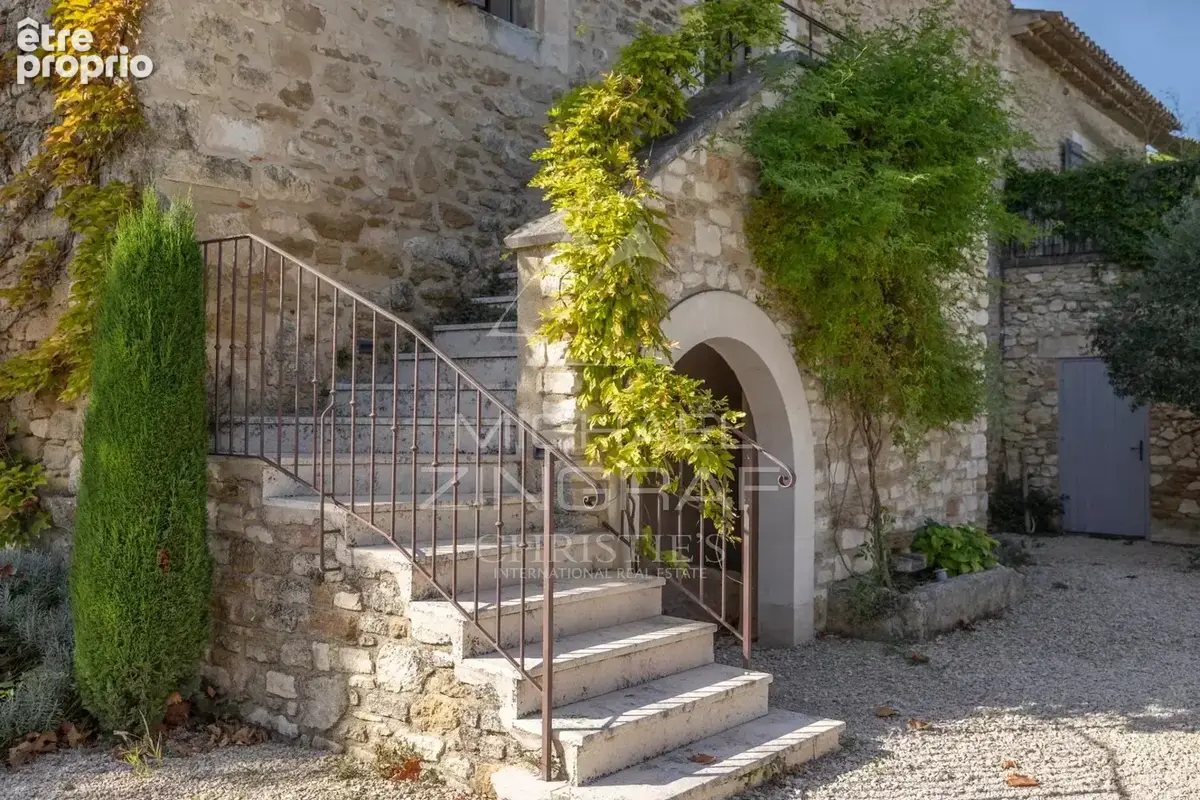 Oppède – Mas provençal de caractère avec gîtes, chambres d'hôtes et vues sur le Luberon - photo 2