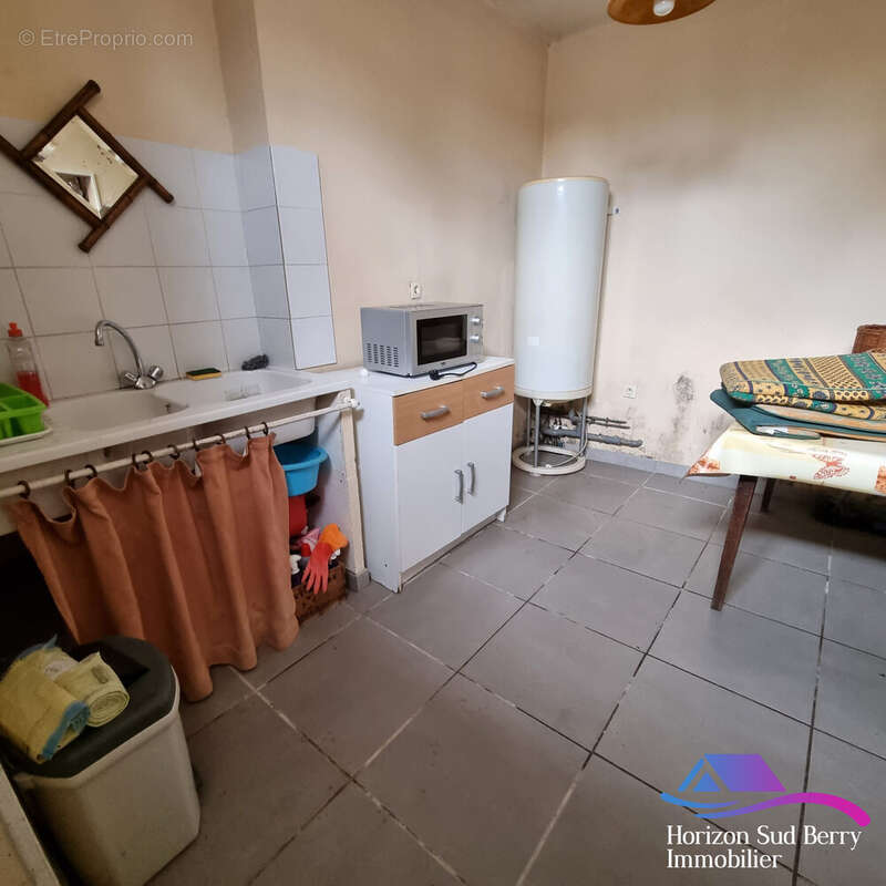 cuisine - Maison à SAINTE-SEVERE-SUR-INDRE