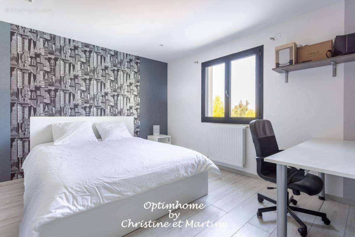Orcines : maison contemporaine avec piscine – 192 m² – 4 chambres – terrain 715 m² - photo 13