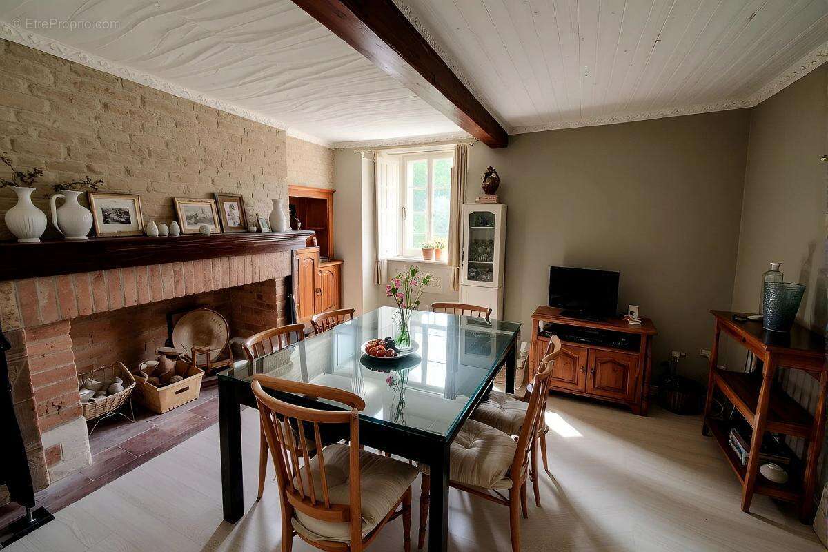 Maison à MONTIGNY-LENGRAIN