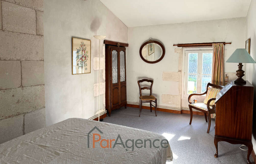 Maison à CHAILLEVETTE