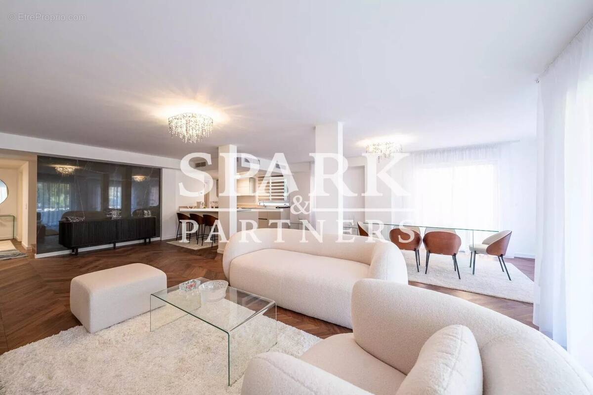 Appartement à ROQUEBRUNE-CAP-MARTIN