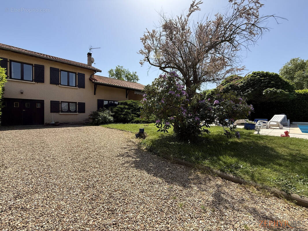 Maison à CIVRIEUX-D&#039;AZERGUES