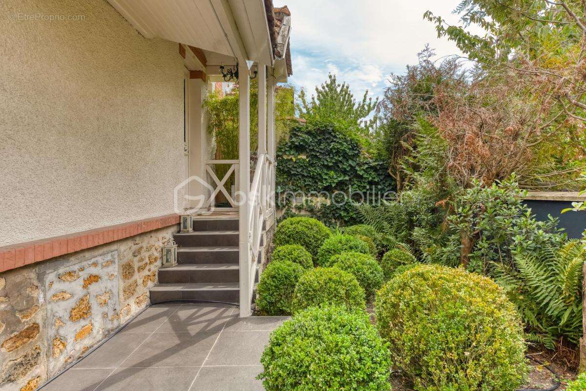 Maison familiale 7 pièces, climatisée, aux beaux volumes, avec terrasse et garage - photo 26