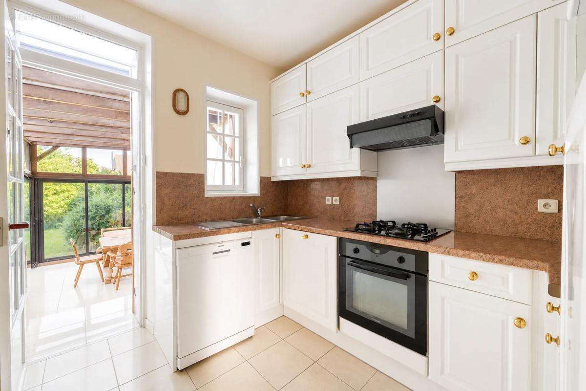 Maison de 7 pièces de 140 m² à Eaubonne - photo 9