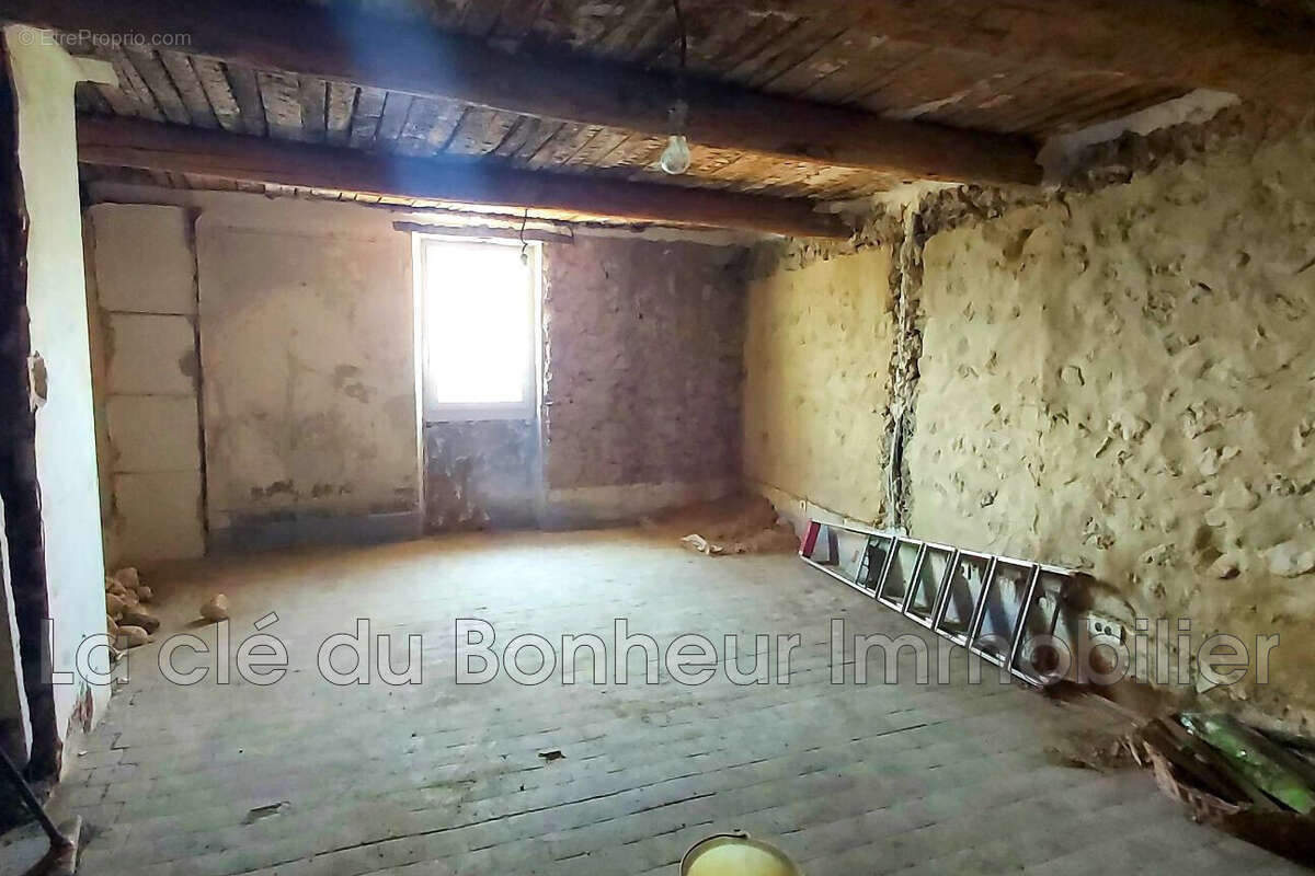 Maison 105 m² à Saint-Jurs  - photo 7