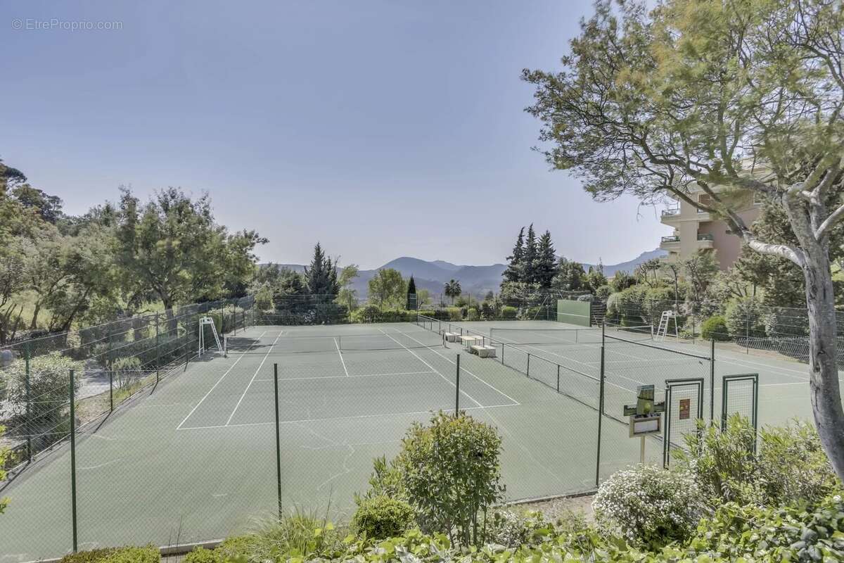 EXCLUSIVITÉ - Mandelieu - Grand Duc - Appartement au dernier étage avec terrasse d'angle de 41m² et vue panoramique - photo 11
