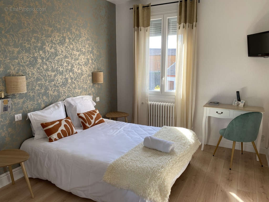 Commerce à PARAY-LE-MONIAL