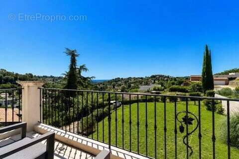 Maison 10 pièces 379 m² à vendre à Biot (06410) - photo 2