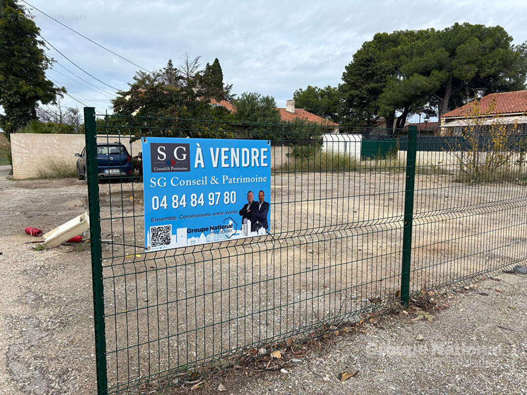 Terrain à FOS-SUR-MER