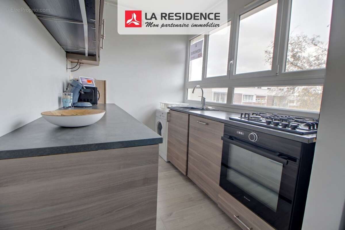 Appartement à LES CLAYES-SOUS-BOIS