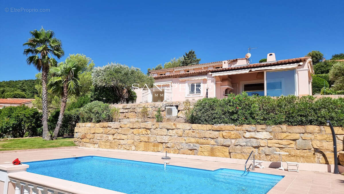 Maison à LES ISSAMBRES