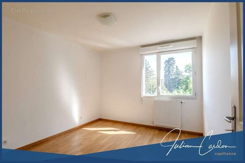 Appartement à ETREMBIERES