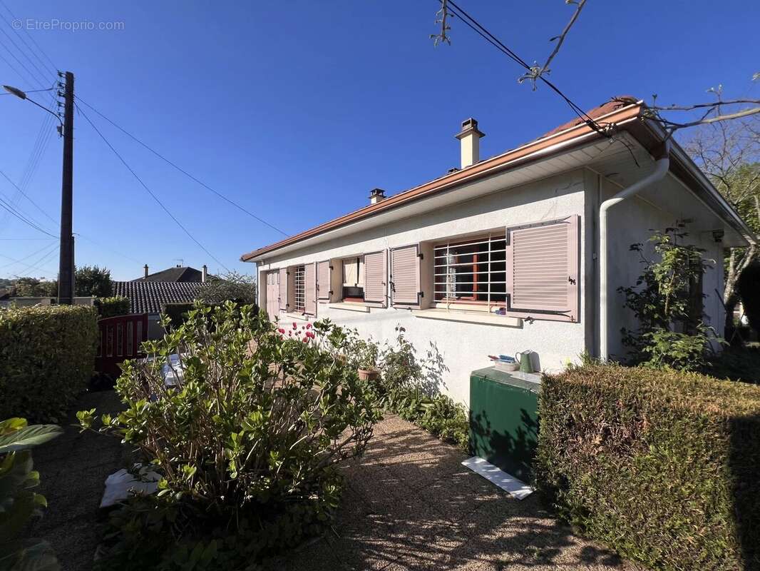 Maison à CHALUS
