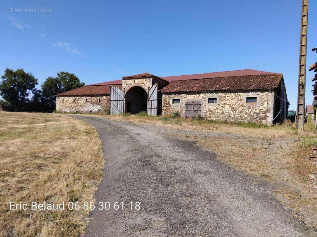 Maison à MONCOUTANT