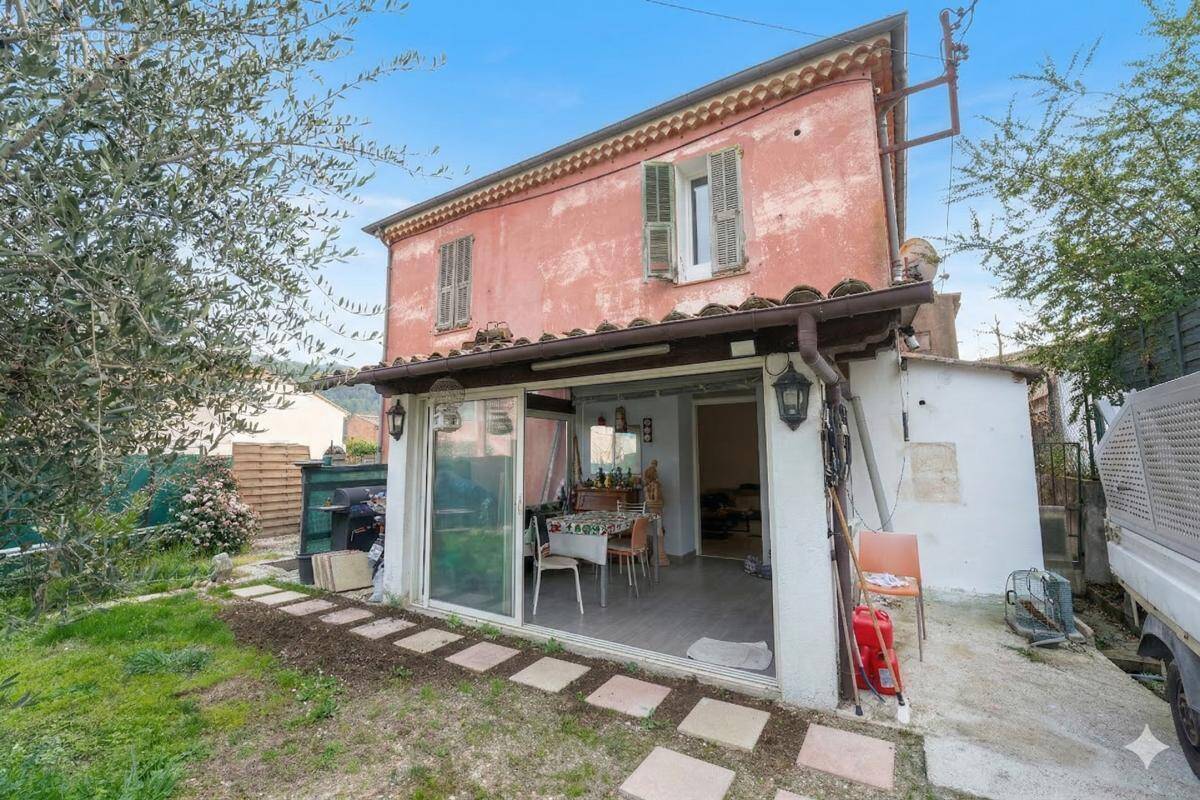 Appartement à CONTES