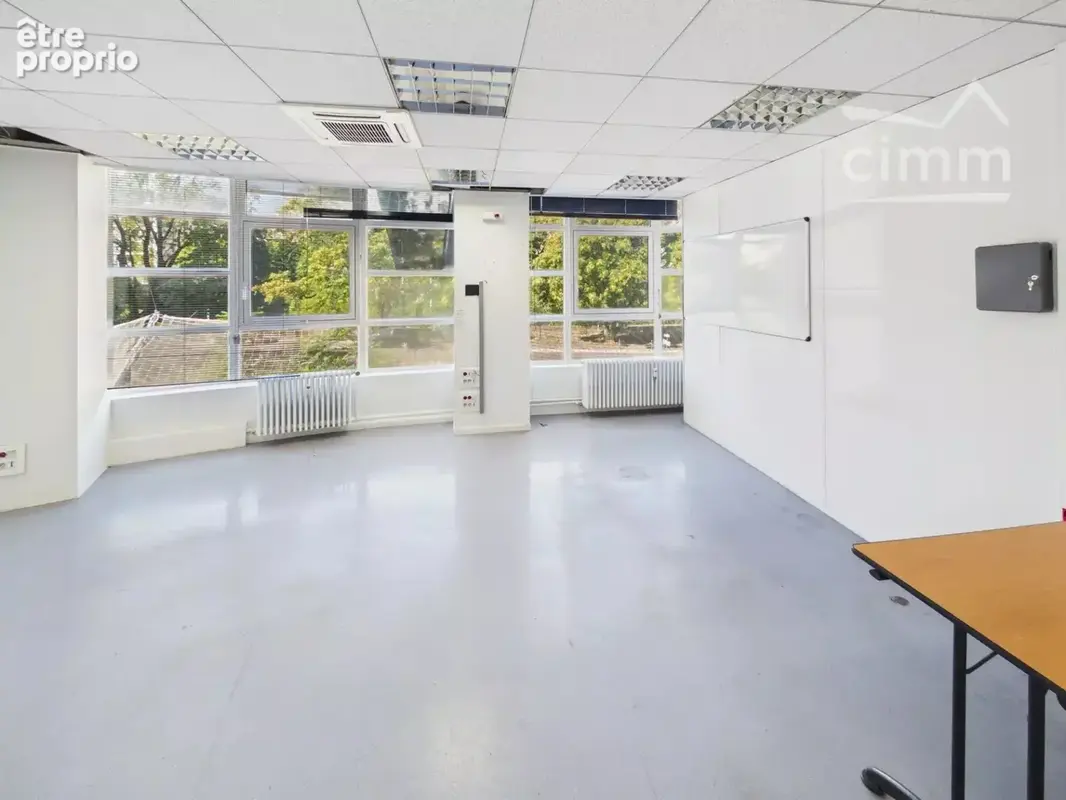 Local Commercial / Bureaux de 228 m² - Quartier de l'Aigle - photo 11