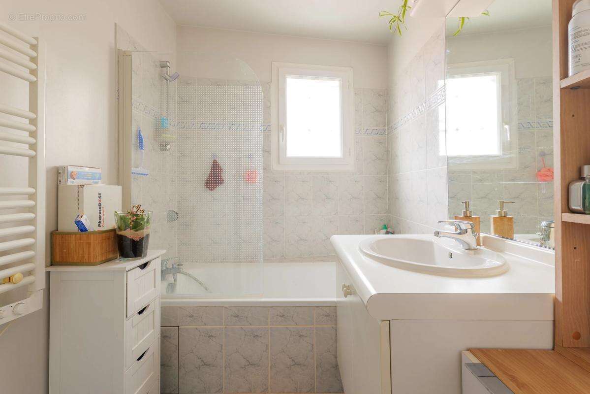 Appartement à LES PAVILLONS-SOUS-BOIS