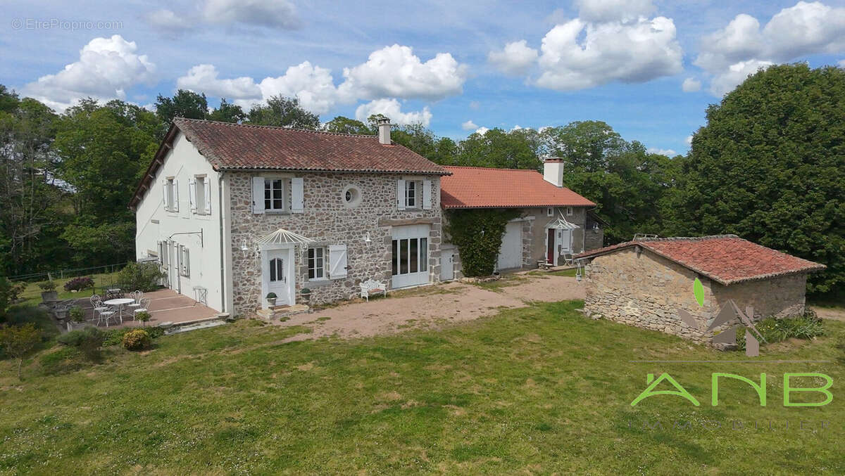 Maison à PIEGUT-PLUVIERS