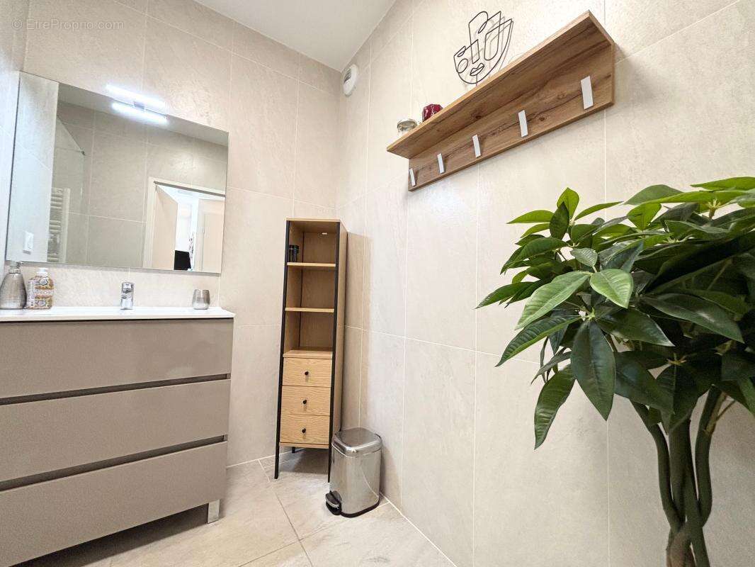 Appartement f2 avec terrasse et parking privatif a vendre résidence les terrasses de la mer - photo 11