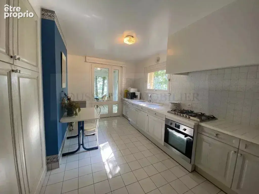 Superbe maison contemporaine avec piscine, terrasse et terrain de 1ha 77a 83ca m² - photo 9