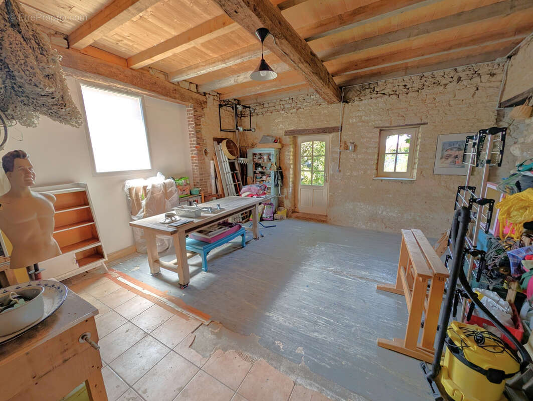 Maison à POILLY-SUR-THOLON