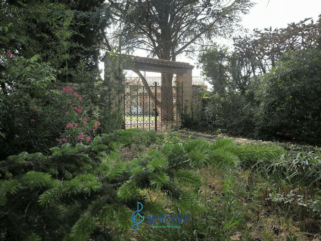 Maison à SAINT-PAUL-LES-FONTS