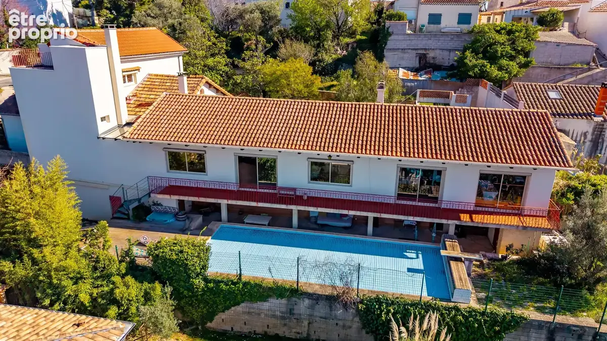 Villa familiale T8 avec beaucoup de charme entre Château-Gombert et Plan-de-Cuques, 240m2 sur 1400m2 de jardin - photo 4