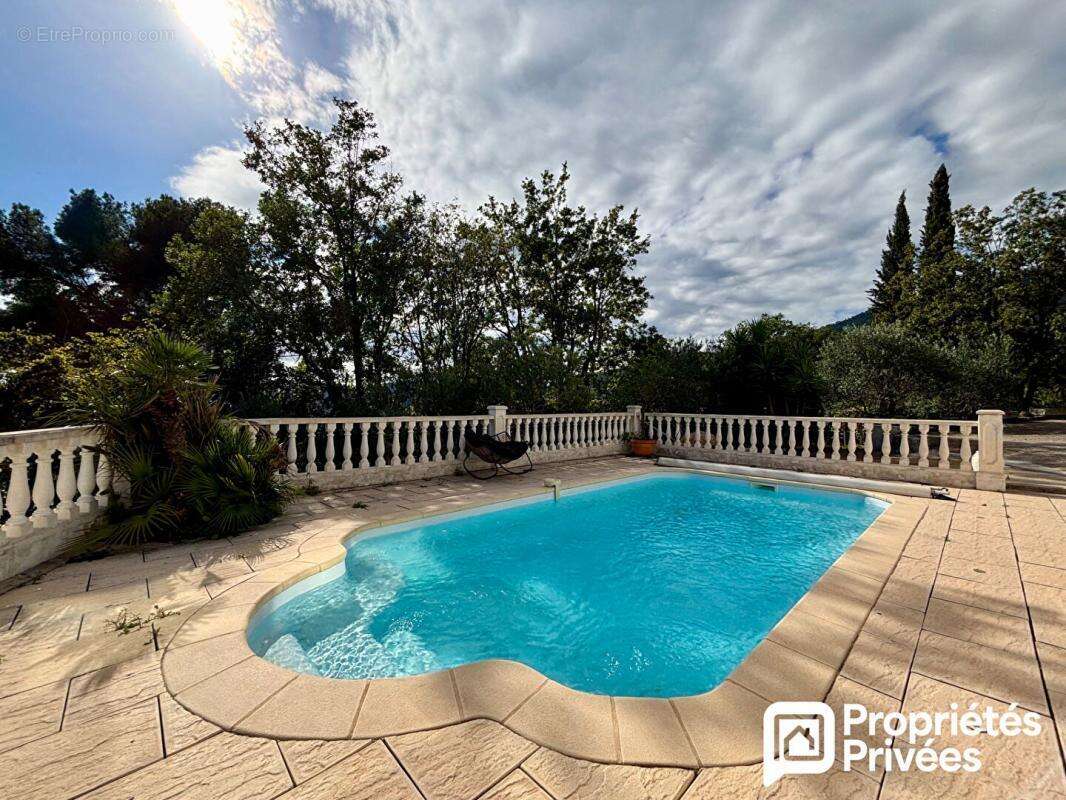 Maison de 4 pièces avec beau jardin, piscine et garage - photo 15