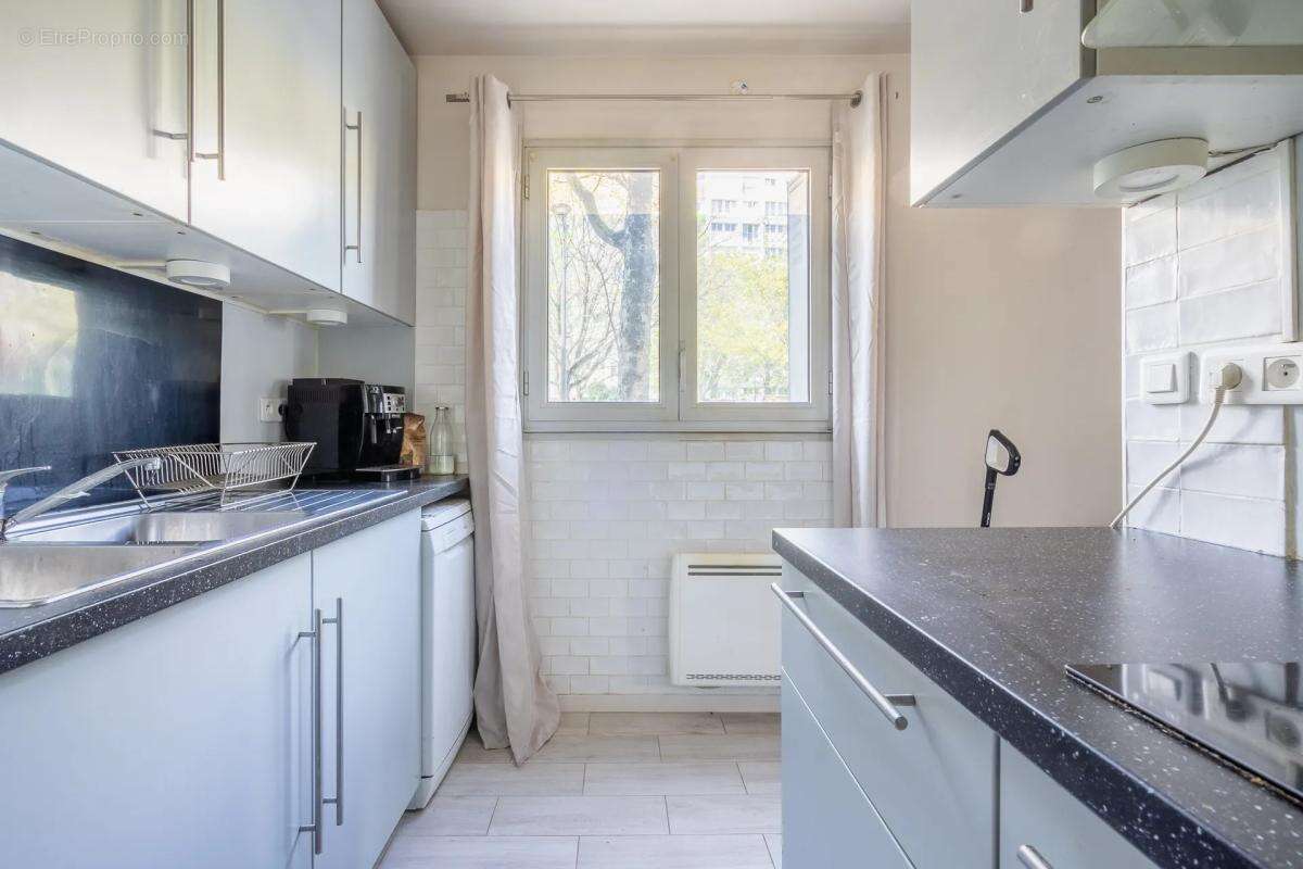 Appartement à PARIS-14E