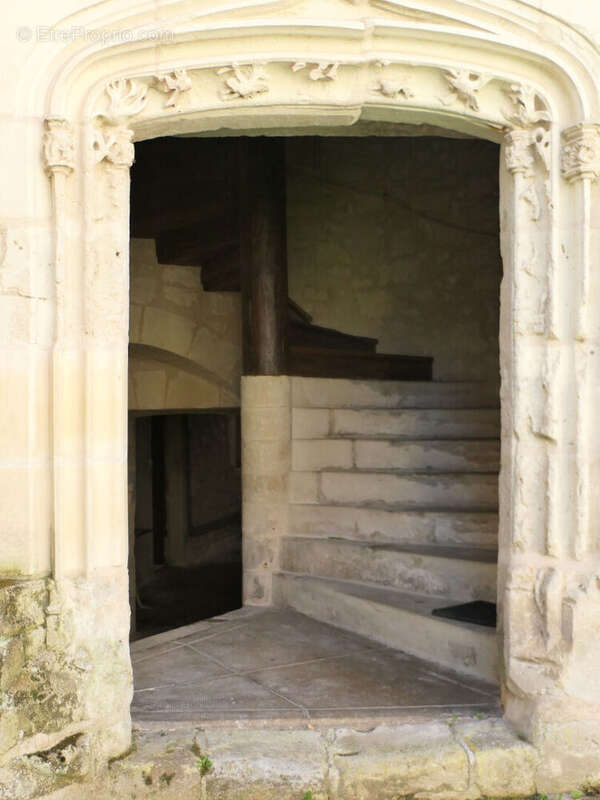 Propriété rare, destinée aux amoureux de belles demeures et de lieux de vie hors du commun ! - photo 5