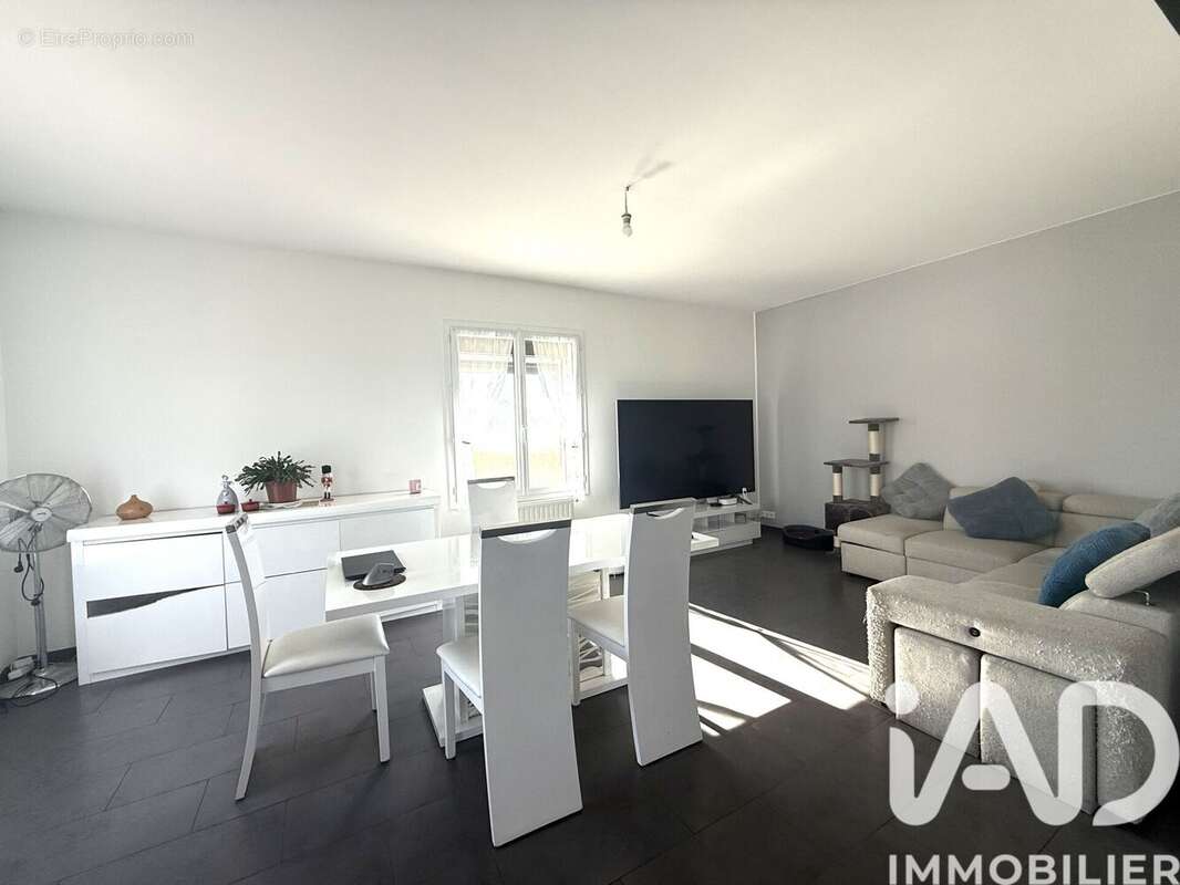 Maison 168 m² à Saint-Aubin-De-Lanquais  - photo 2