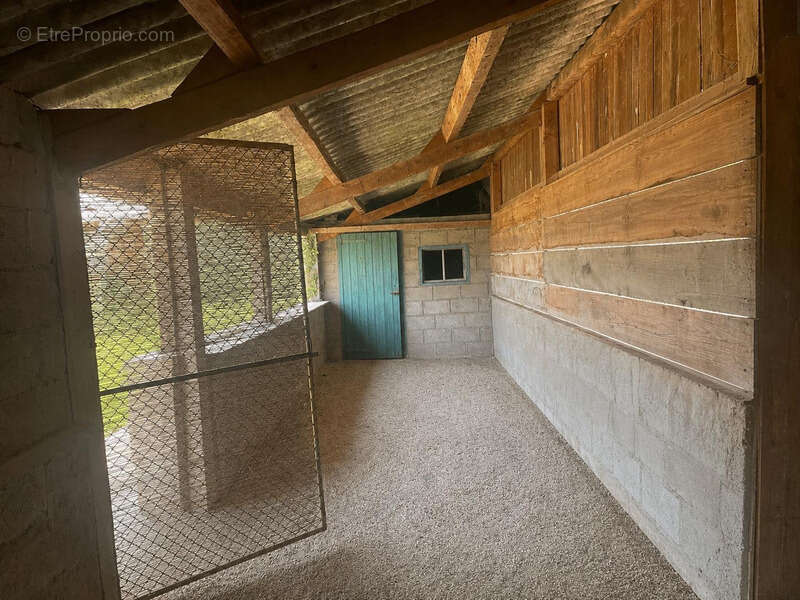 Maison de caractère avec piscine et annexe, au calme - photo 19