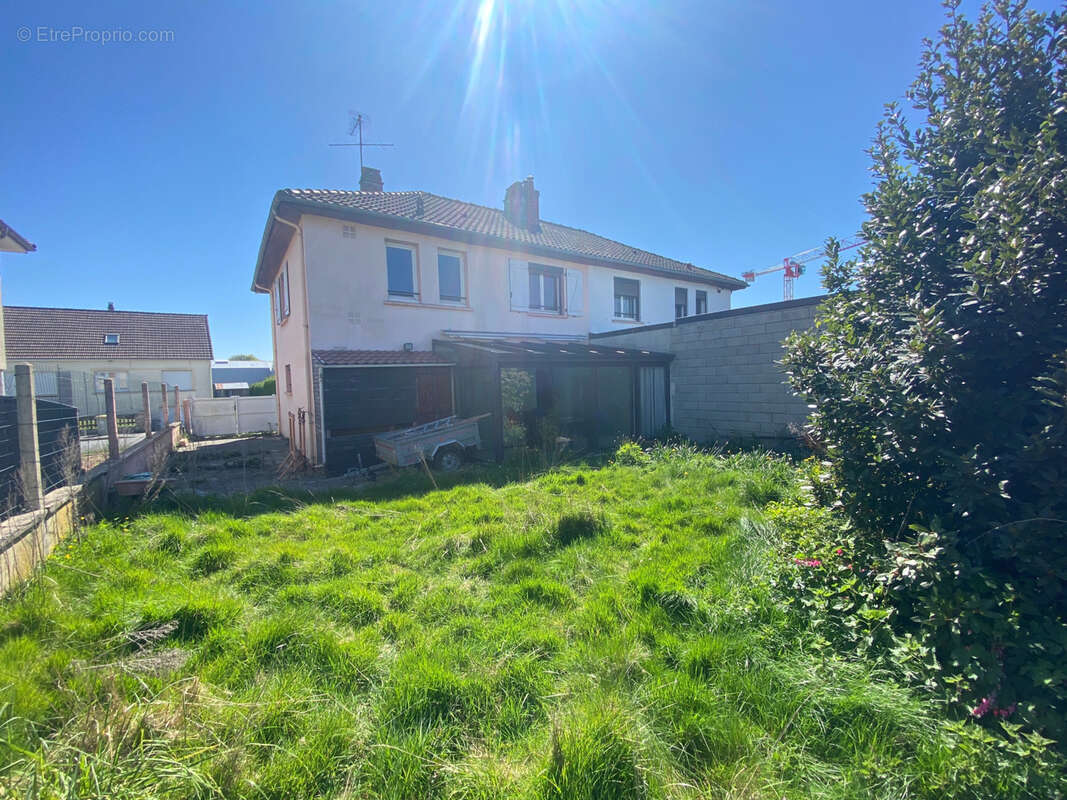 Maison à FEUQUIERES-EN-VIMEU